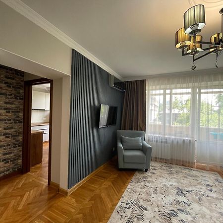 Апартаменты На Арбате Almaty Exterior photo